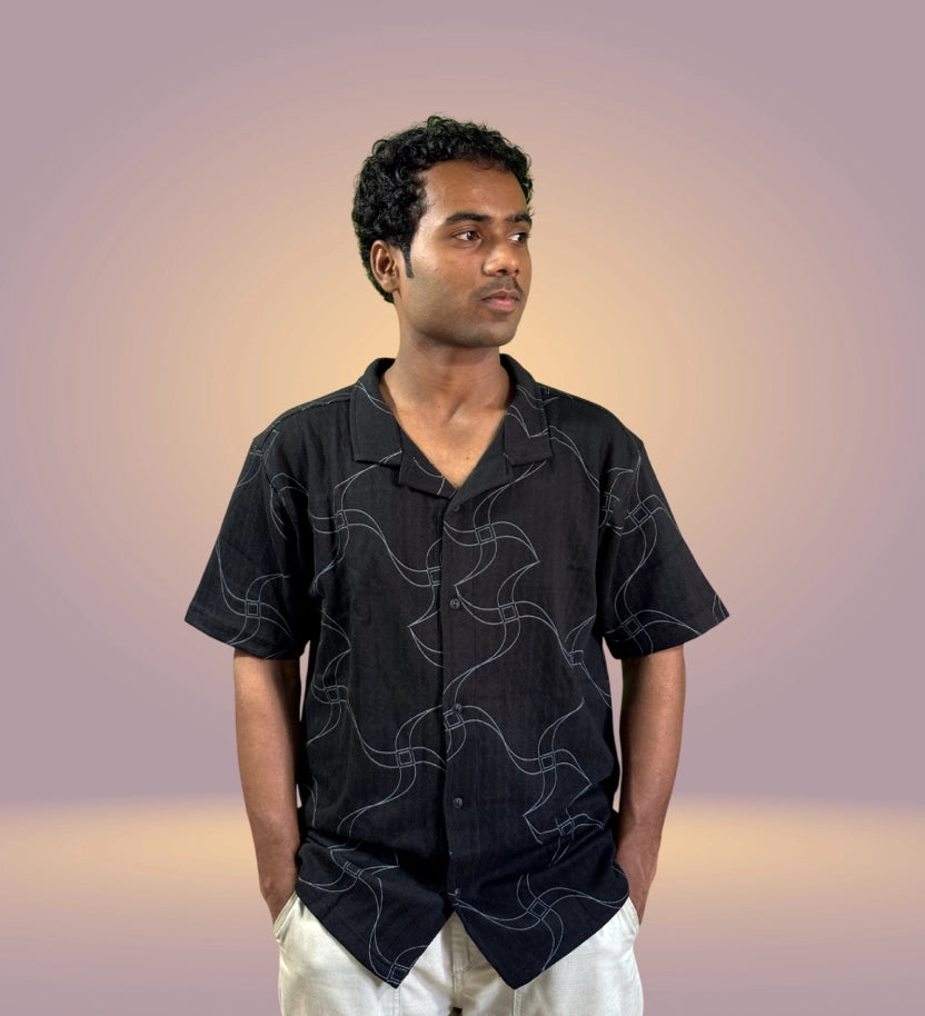 Side-front angle showcasing collar and wavy print design